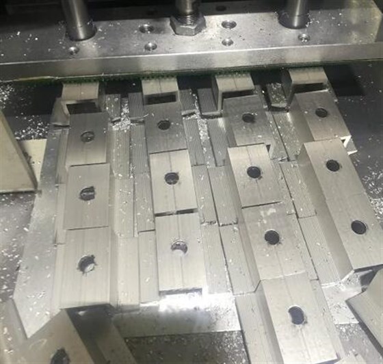 鋁材沖切一體機(jī) 鋁材沖切一體機(jī)