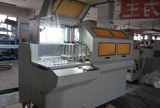 全自動(dòng)鋸鋁機(jī)