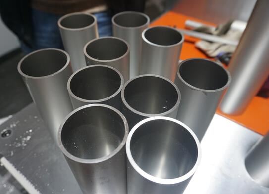 【蘇州】薄壁鋁圓管切割老是翻邊、毛刺，用鄧氏切鋁機免費解決鋸切問題