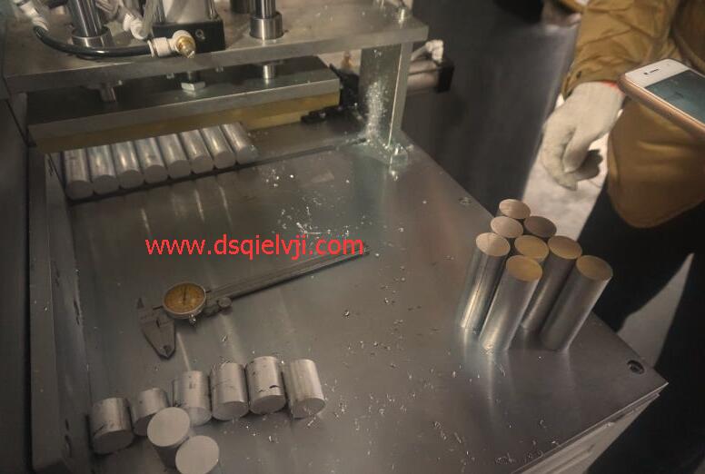 【上?！窟x擇鄧氏全自動鋸鋁機，切割直徑100mm鋁棒做汽車配件